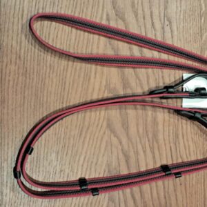 Hestagallery Supergrip tøjle med stoppere og trenselukning. Rød